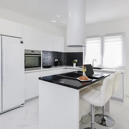 4 Bedroom Awesome In