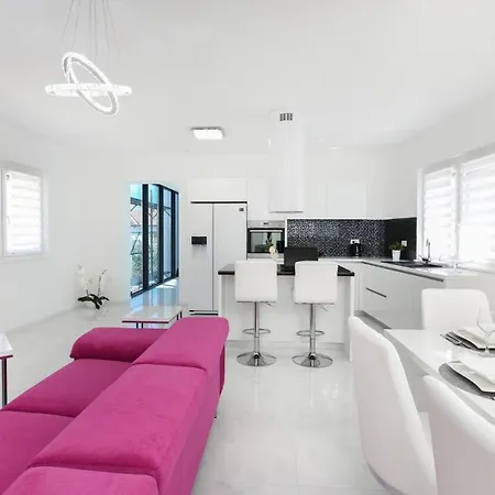 4 Bedroom Awesome In Holiday home *