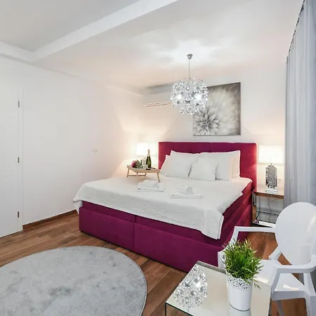 In With Sauna Nyaraló Zára