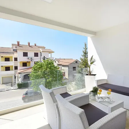 4 Bedroom Awesome In *