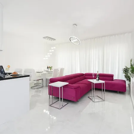 Holiday home 4 Bedroom Awesome In