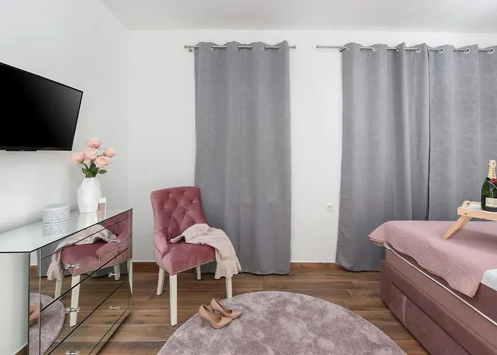 Dom wakacyjny In With Sauna *